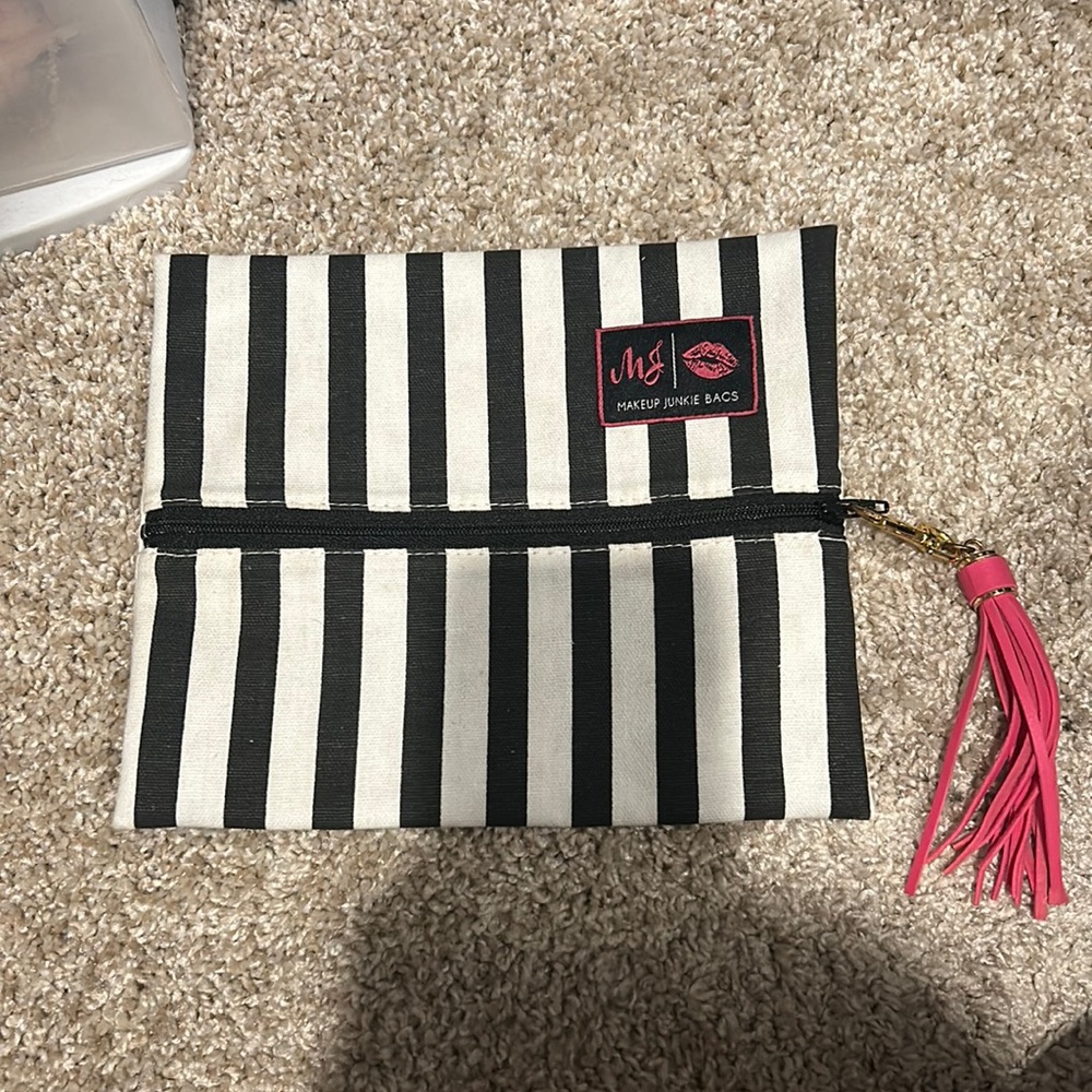 Make up Junkie - small